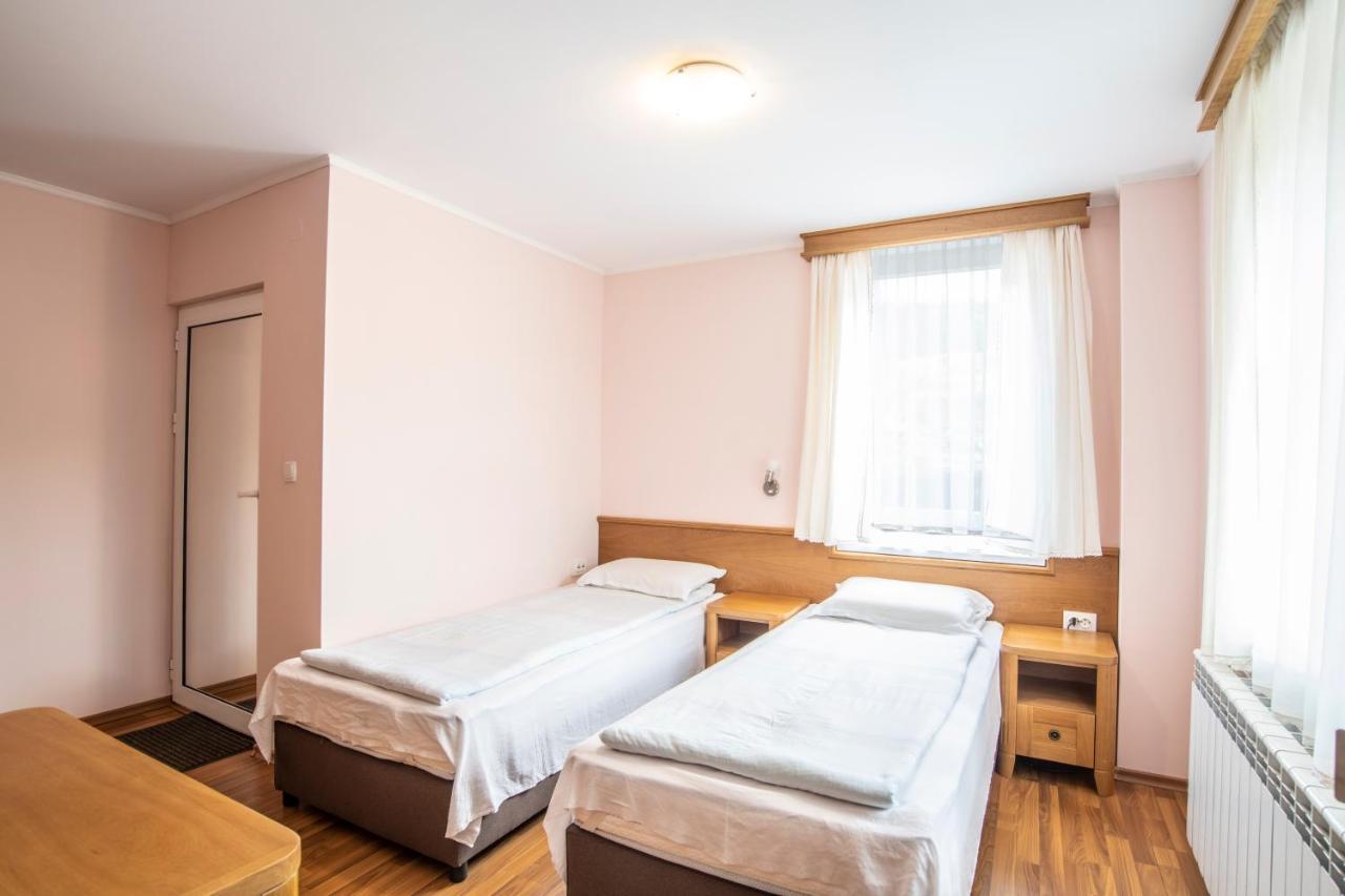 Guest House Roden Dom Kopriwsztica Zewnętrze zdjęcie