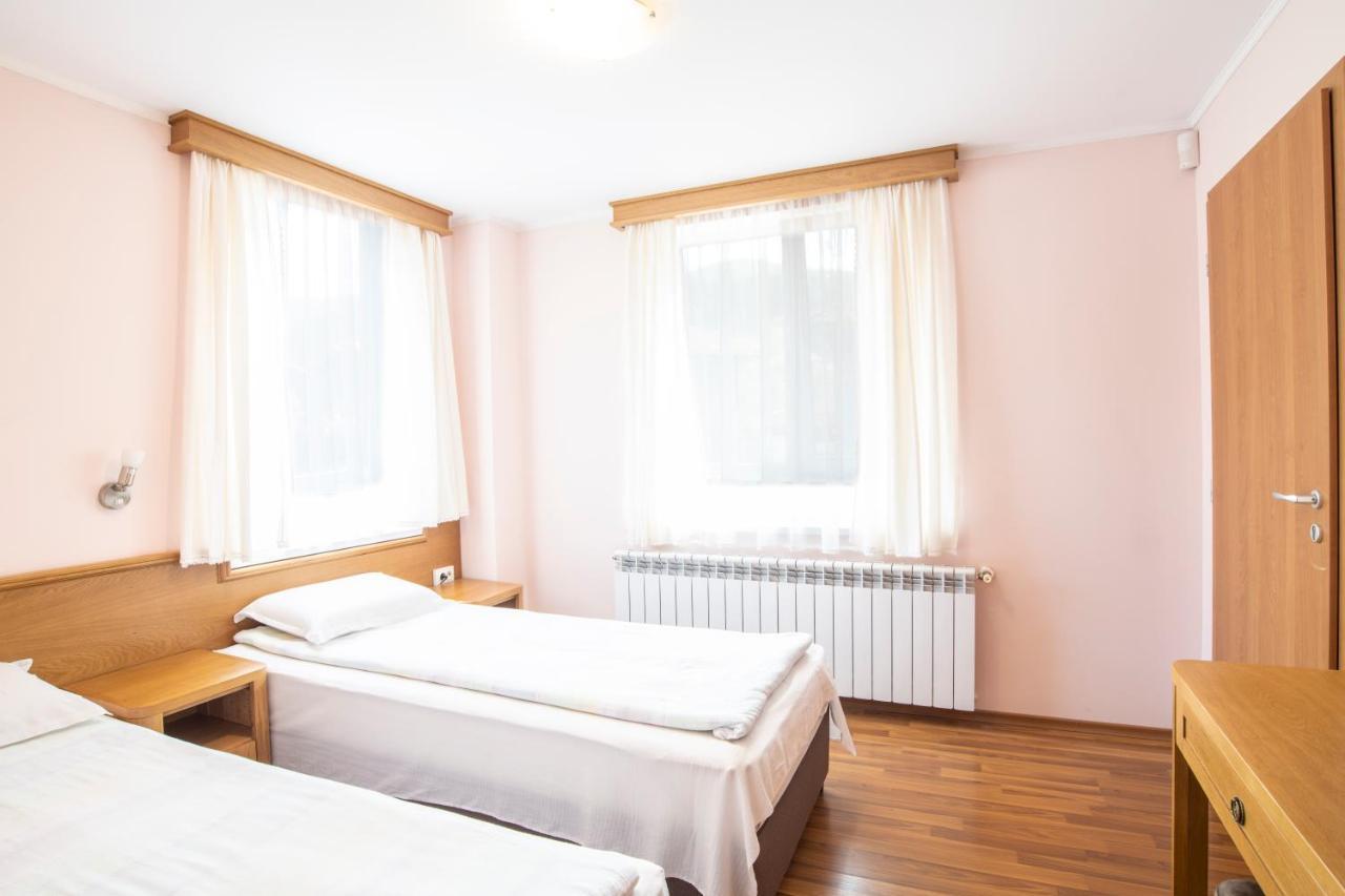 Guest House Roden Dom Kopriwsztica Zewnętrze zdjęcie