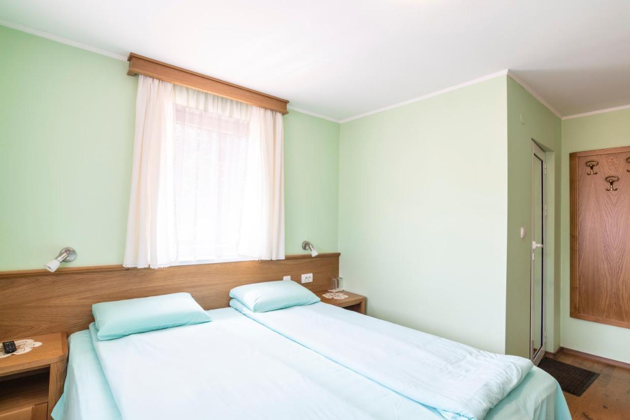 Guest House Roden Dom Kopriwsztica Zewnętrze zdjęcie