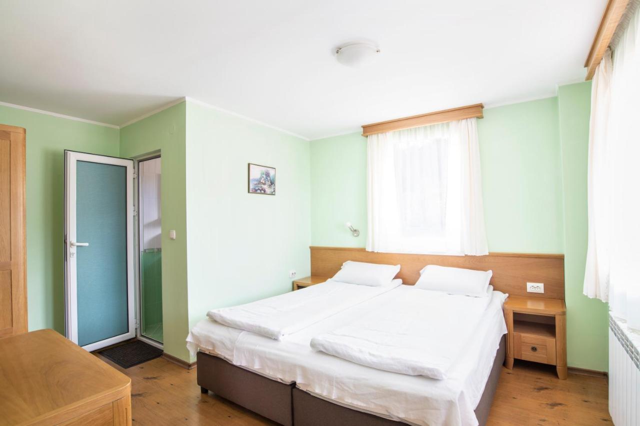 Guest House Roden Dom Kopriwsztica Zewnętrze zdjęcie