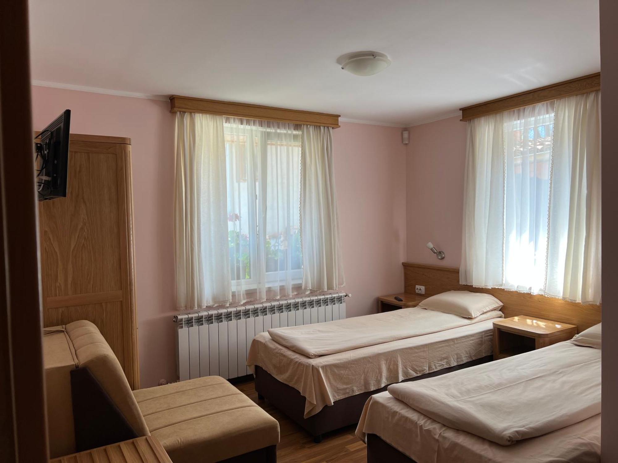 Guest House Roden Dom Kopriwsztica Zewnętrze zdjęcie